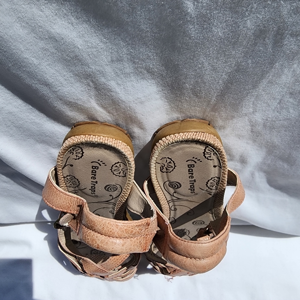 Baretraps Women Tan/brown leather upper sandals with buckle size 9.5 Medium - Picture 5 of 6
